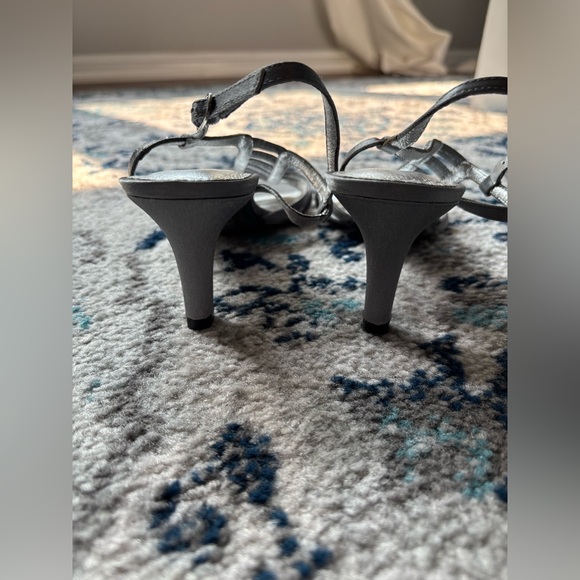 🖤Elegant Silver Strappy Women's Sandals - Picture 6 of 10